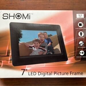 NWOT SHOMi 7" LED Digital Picture Frame - Black